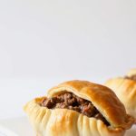 Des chaussons feuilletés à la viande hachée