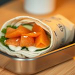 Le wrap au saumon fumé et au concombre à glisser dans sa lunch box